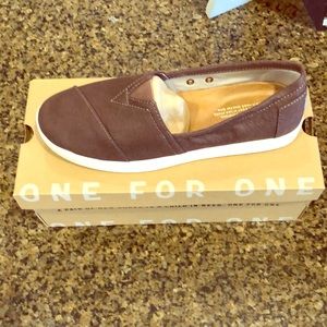 Never born worn toms shoes.